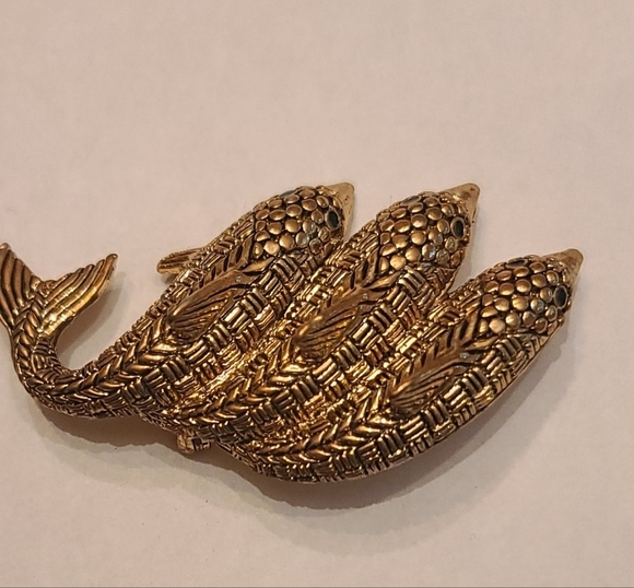 Vintage Gold Tone Triple Fish Brooch Pin - Picture 2 of 4